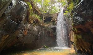 Cachoeira da Caverna um refúgio de águas cristalinas na Chapada das Mesas